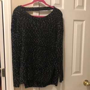 Super soft black and white sweater! Great condition! Cute back!!